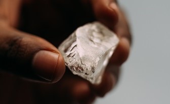 De Beers Plans Overhaul of Supply Policy